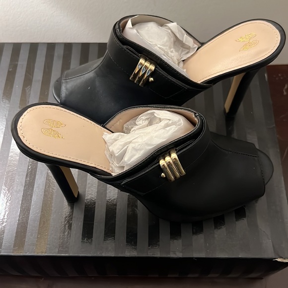 Victoria’s Secret Black Leather Platform Mules - Picture 2 of 4